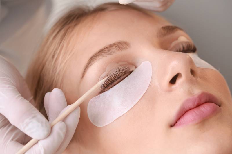Rehaussement de cils naturel pour ouvrir et intensifier le regard près de Tomblaine à Nancy chez Laseva Esthétique