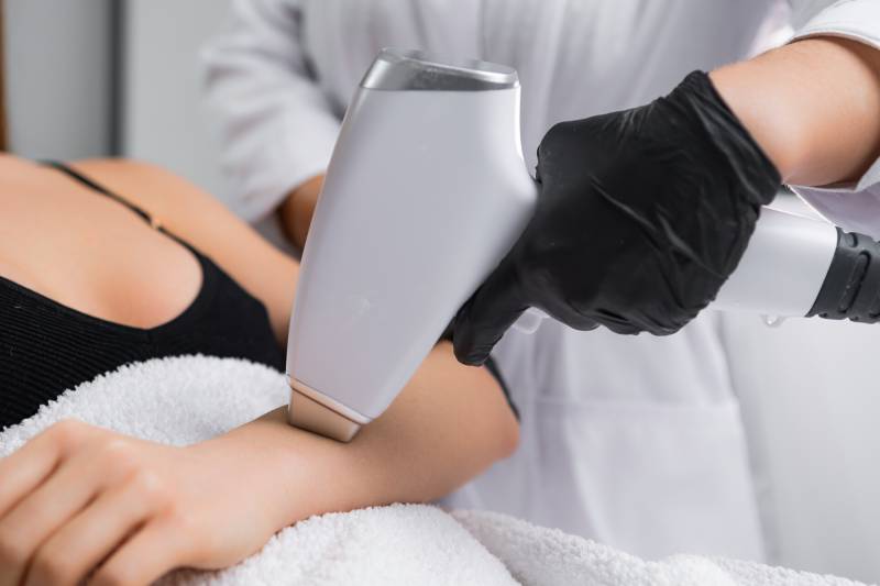 Épilation laser avant-bras avec protocole personnalisé et hygiène optimale dans votre institut esthétique près de Tomblaine et Nancy