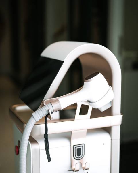 Épilation définitive des demi-jambes rapide, efficace et durable : retrouvez votre prestation de d'épilation définitive à Tomblaine